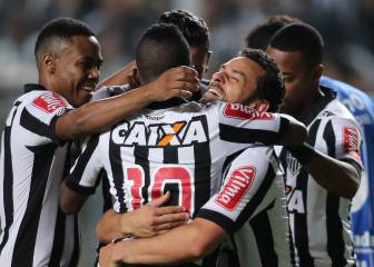 Atlético Mineiro se clasifica primero con goleada
