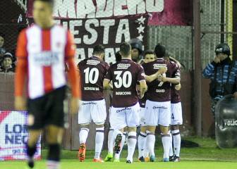 Estudiantes pierde ante Lanús y se baja de la lucha por el título