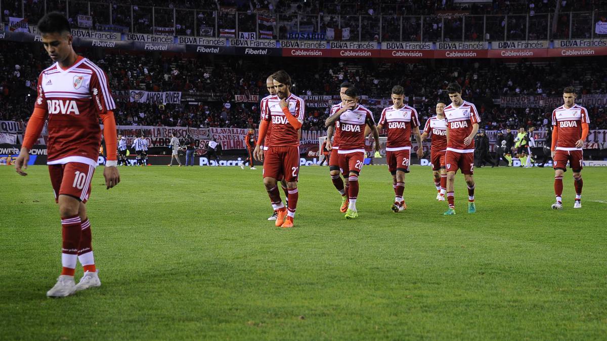 River Plate pierde en casa y se despide del título en Argentina