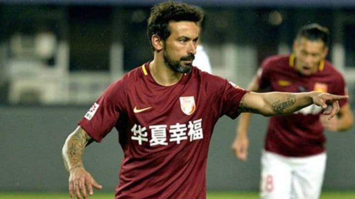 Lavezzi volvió a marcar pero perdió y se aleja del líder