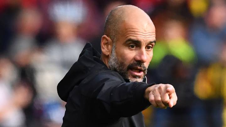 Guardiola en el banquillo.