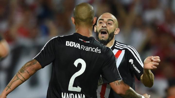 Maidana y Pinola celebran el 2-0 ante Deportivo Morón en Copa Argentina.