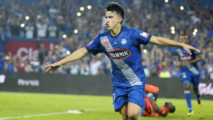Fernando Gaibor celebra un gol con Emelec.