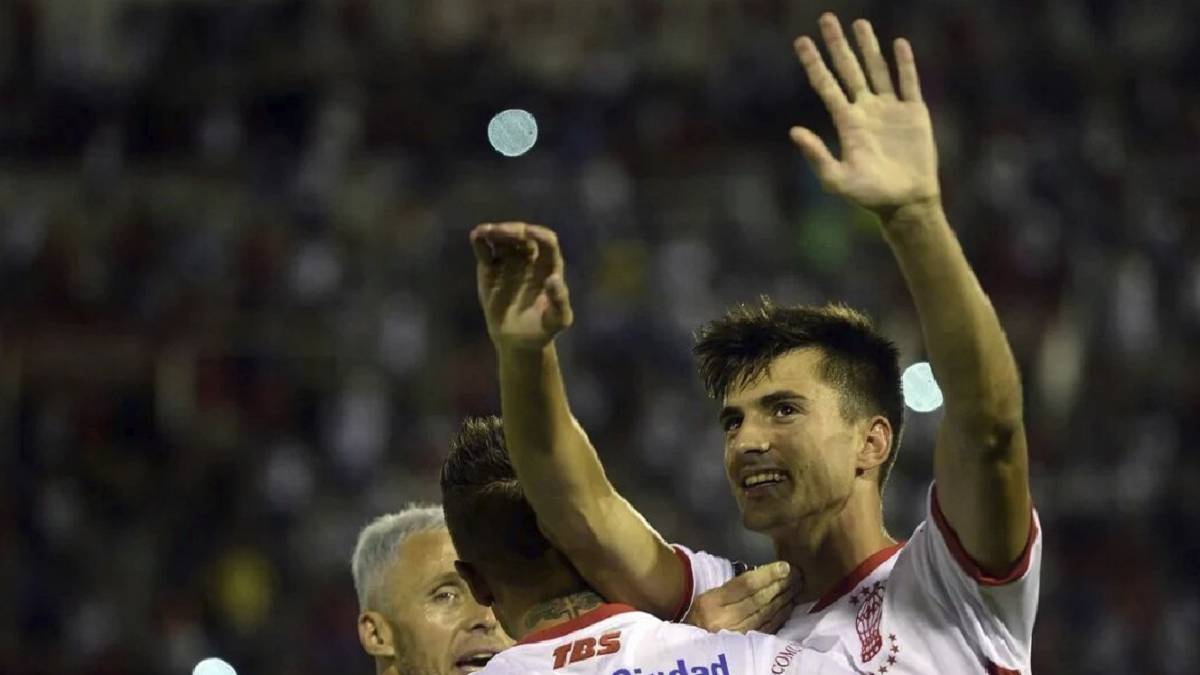 Pussetto celebra el gol de la victoria de Huracán ante Estudiantes.