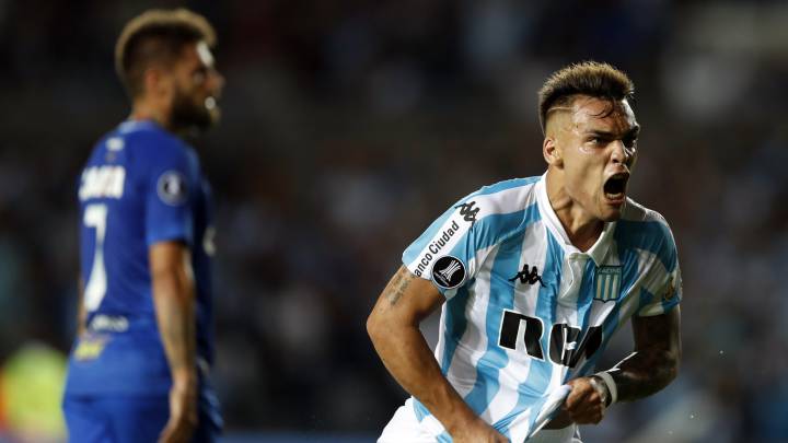 Racing Club vs Cruzeiro de Brasil en el Estadio Juan D Peron. Festejo de Gol Lautaro Martinez de Racing Club