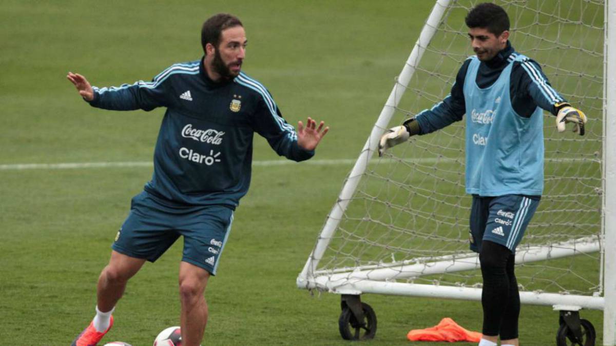Higuaín: "Tengo que convencer a Sampaoli para ir al Mundial"