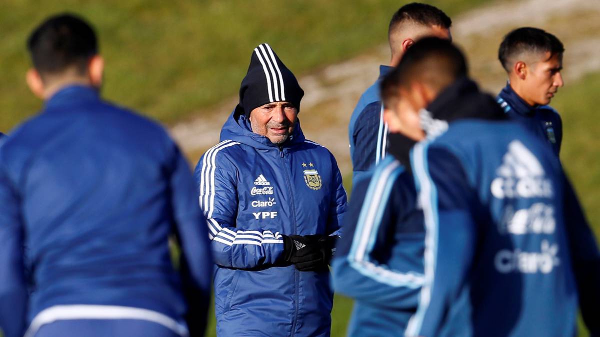 Sampaoli paró un equipo con sorpresas para jugar ante Italia Sampaoli paró un equipo con sorpresas para jugar ante Italia