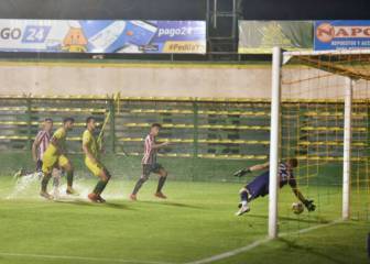 Defensa y Estudiantes igualaban cuando la tormenta dijo basta