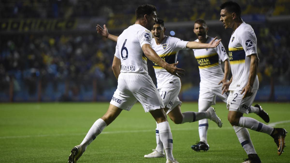 El equipo de Guillermo se impuso a Colón en un duelo que quedó decidido en la primera mitad con goles de Magallán y Zárate. Tevez salió y anotó.