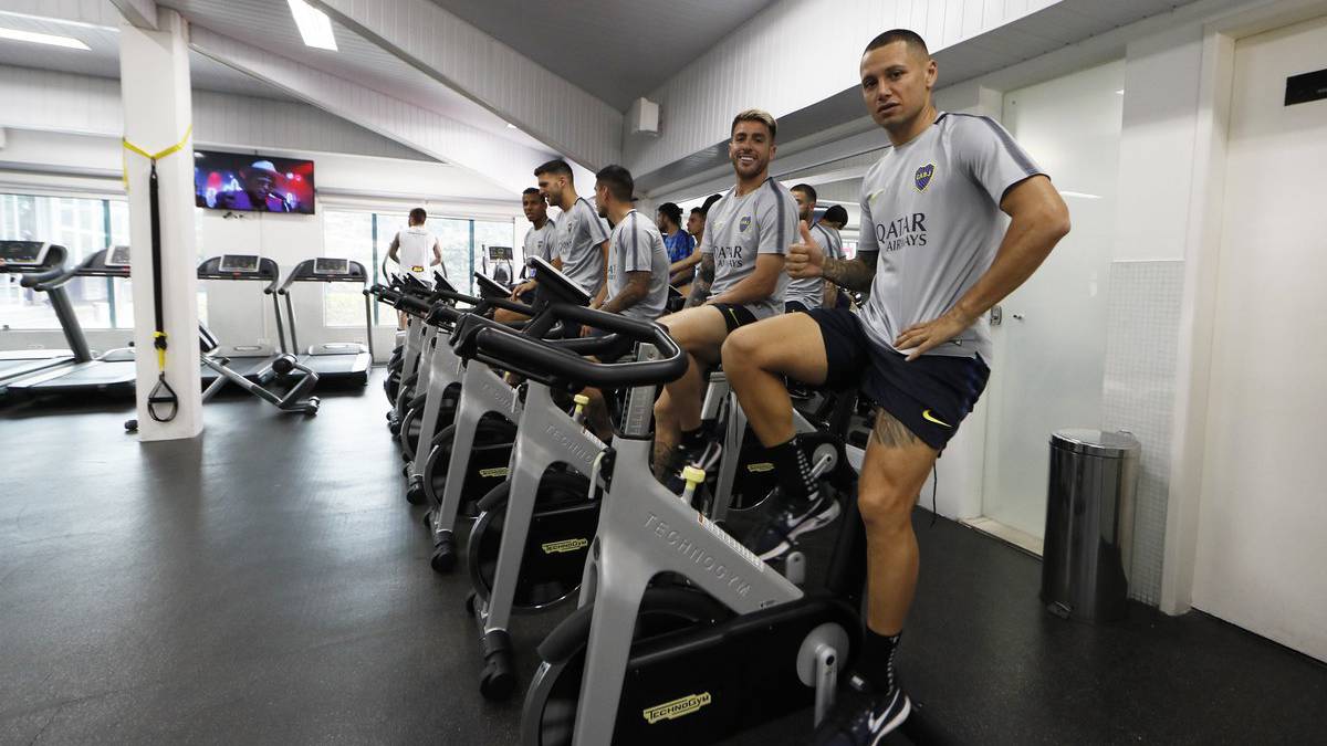 Boca se entrena en Brasil con la cabeza puesta en Racing