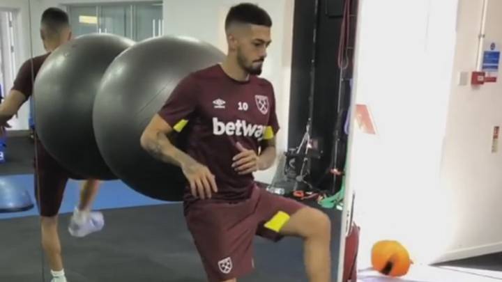 El mediapunta del West Ham sufrió una grave lesión el pasado verano que lo apartó del Mundial de Rusia pero ya trabaja para volver a su mejor nivel.