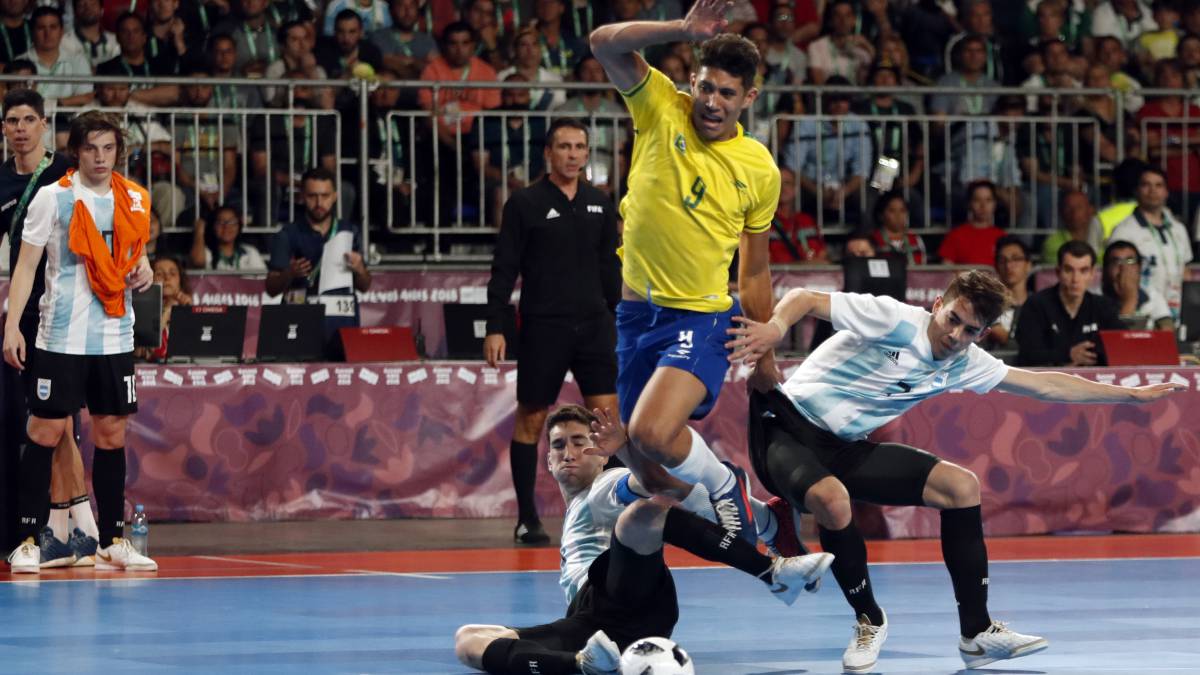 Le pegada de la selección brasileña le impidió al anfitrión acceder a la final y buscará el metal el jueves ante Egipto. Rusia jugará ante Brasil.