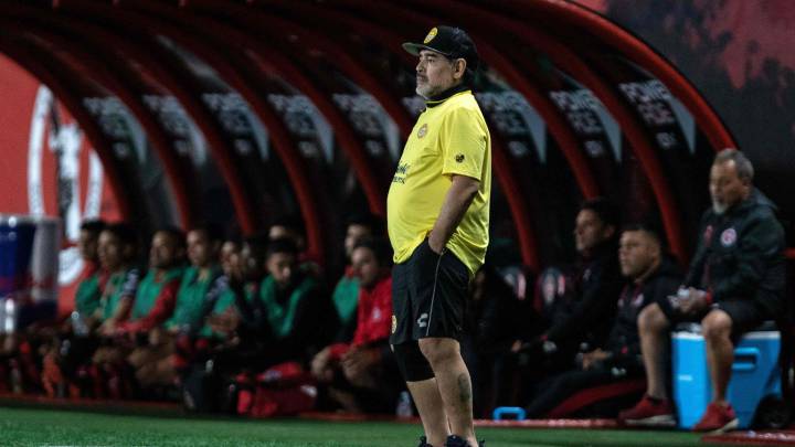 Médico de Maradona le recomendó usar prótesis
