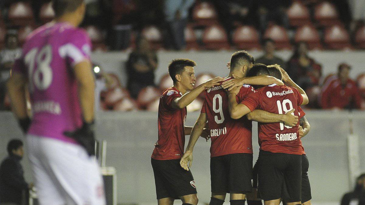 Independiente se puso al día con una goleada y se acerca