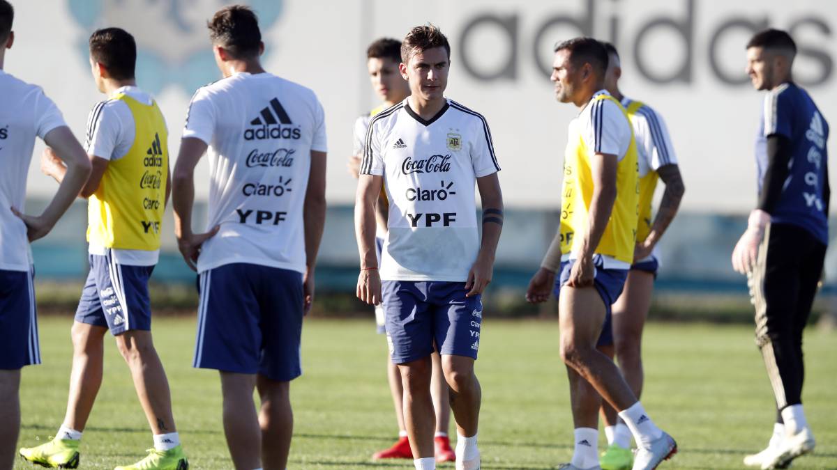 Lionel Scaloni dispuso hoy un ensayo táctico del que se podría vislumbrar quiénes serán los once titulares del seleccionado argentino el próximo viernes.