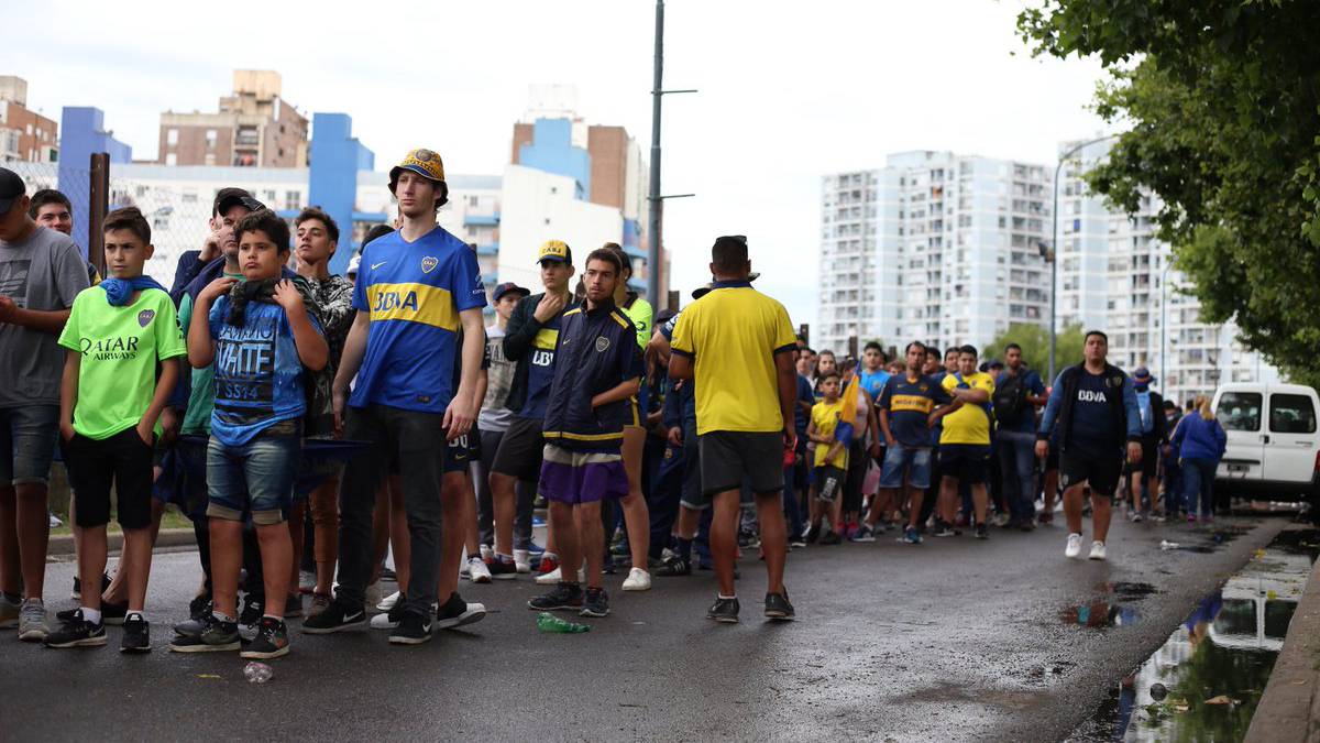 Corridas y cargas en los alrededores de La Bombonera