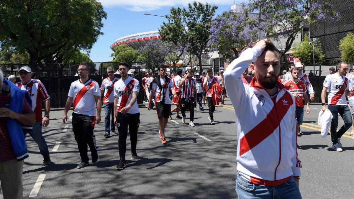 Otro bochorno más: miles de personas estaban en el estadio