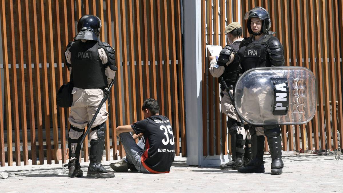 La polícia vincula a barra brava de River con el ataque al bus