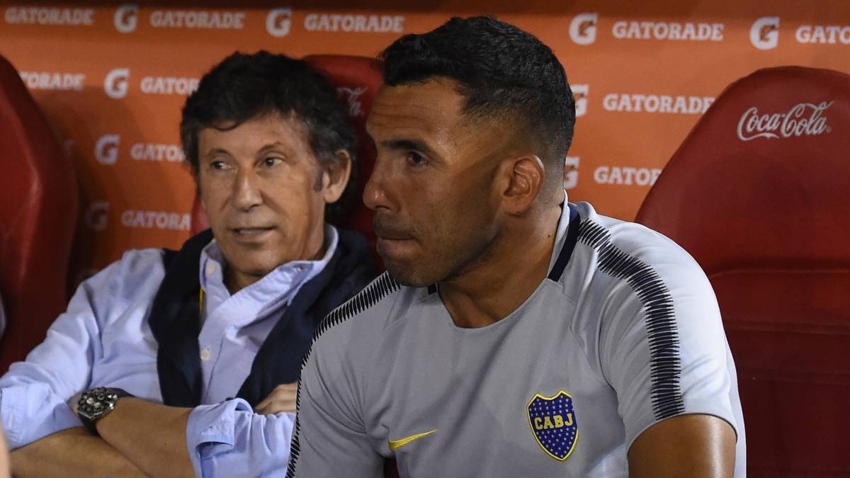 Acusan a Tevez de provocar y hacer la gallina en el ataque