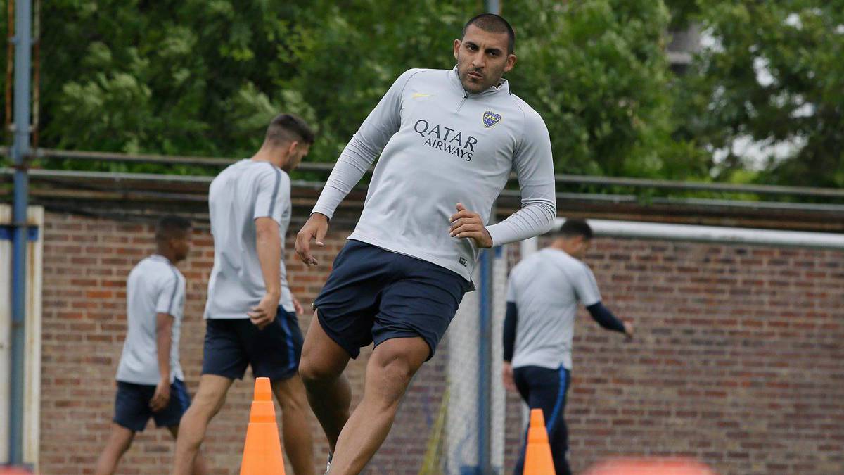 Boca entrenó pensando en la Superliga: Ábila dio el susto