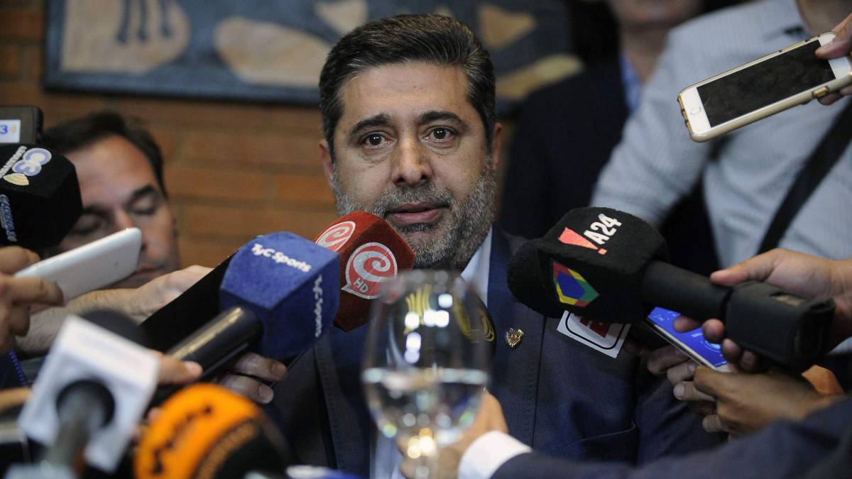 Angelici: "Es triste viajar 12.000 kilómetros para un partido"