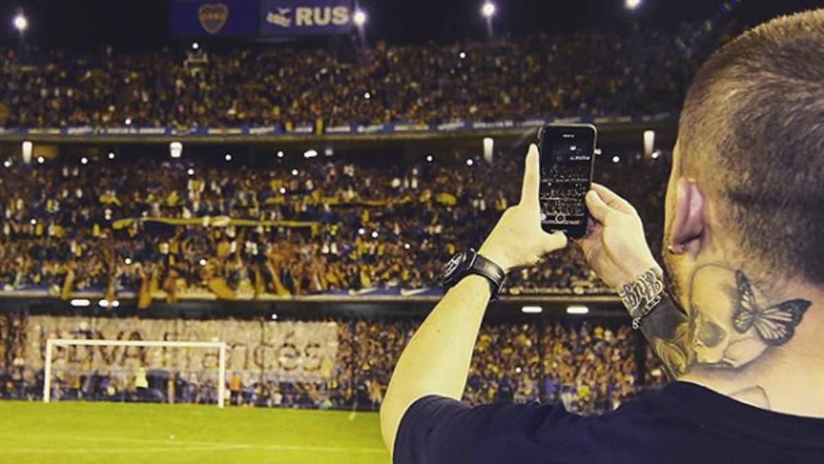 El delantero Darío Benedetto escribió hoy un mensaje en redes sociales para agradecerle el apoyo a los hinchas de Boca Juniors.