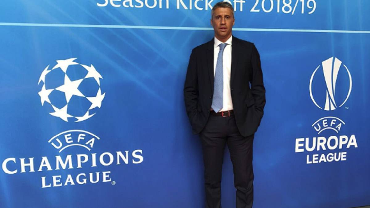 Hernán Crespo, recordado goleador del seleccionado argentino, es el nuevo entrenador de Banfield, en reemplazo de Julio César Falcioni.