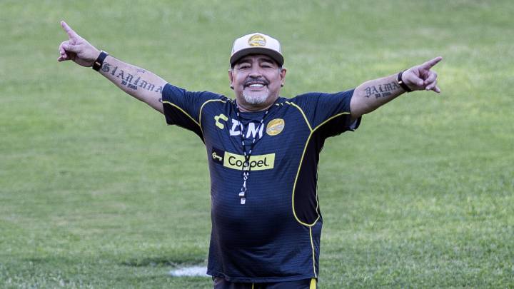 Diego Maradona aclaró que "no pasó nada" durante su breve internación en la Clínica Olivos esta tarde y aseguró que se encuentra en "perfecto" estado.