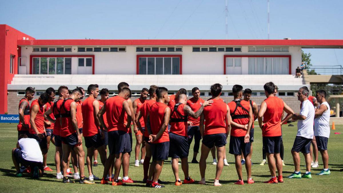 Holan volvió de las vacaciones y ya dirige a Independiente