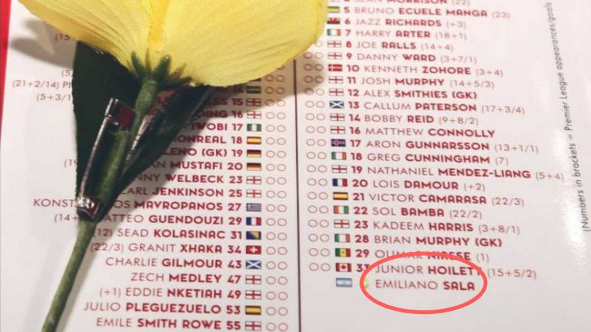 El Arsenal homenajea a Sala en la previa contra el Cardiff