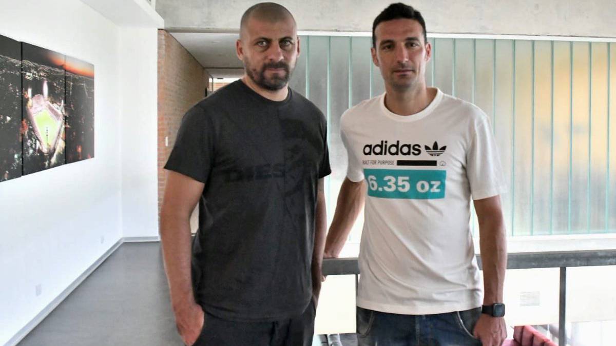 Scaloni y Samuel visitaron al plantel de Newell’s
