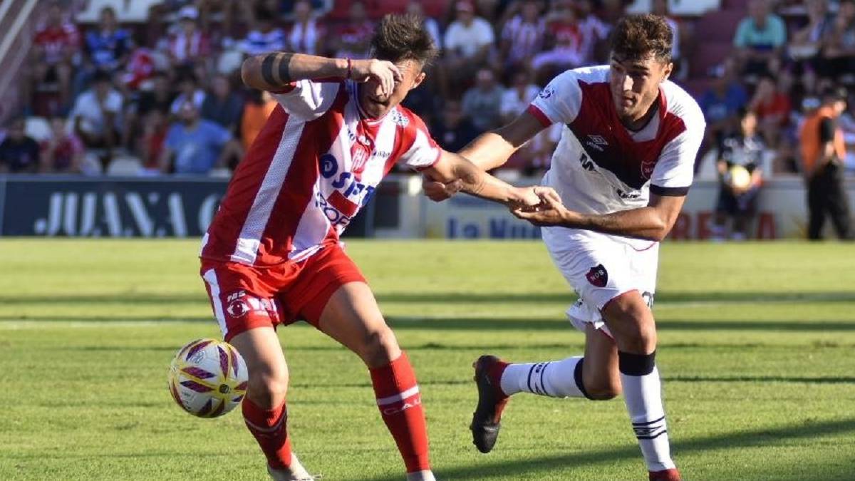 En un partido en el que se vieron muy pocas ocasiones de gol, una clara para cada conjunto, el empate hizo justicia en la calurosa tarde santafesina.