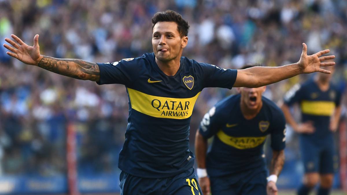 Alfaro mete mano: entra Zárate y sale Tevez