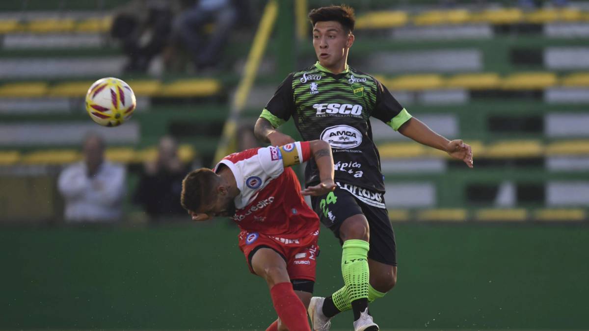 El equipo de Beccacece no mostró frescura en ataque pero volvió a llevarse el triunfo en el descuento, con una gran volea de Castro, para auparse a lo más alto de la tabla.