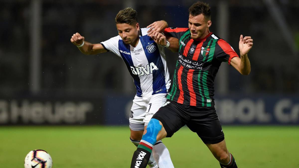 Talleres desaprovecha un 2-0 y se la jugará en Santiago