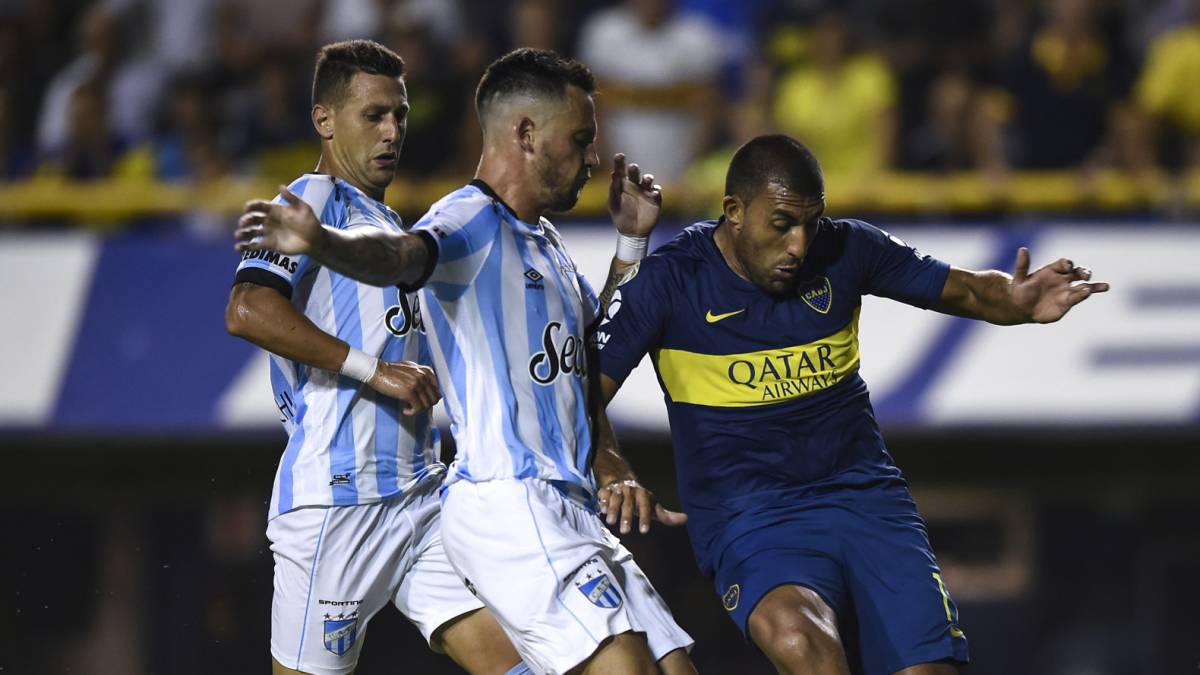 El Xeneize cayó 2-1 ante Atlético Tucumán, en La Bombonera y desperdició una gran chance de acercarse a los líderes. Ábila marcó el gol.