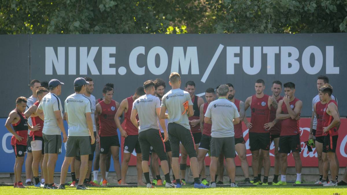 Almirón planea un volantazo