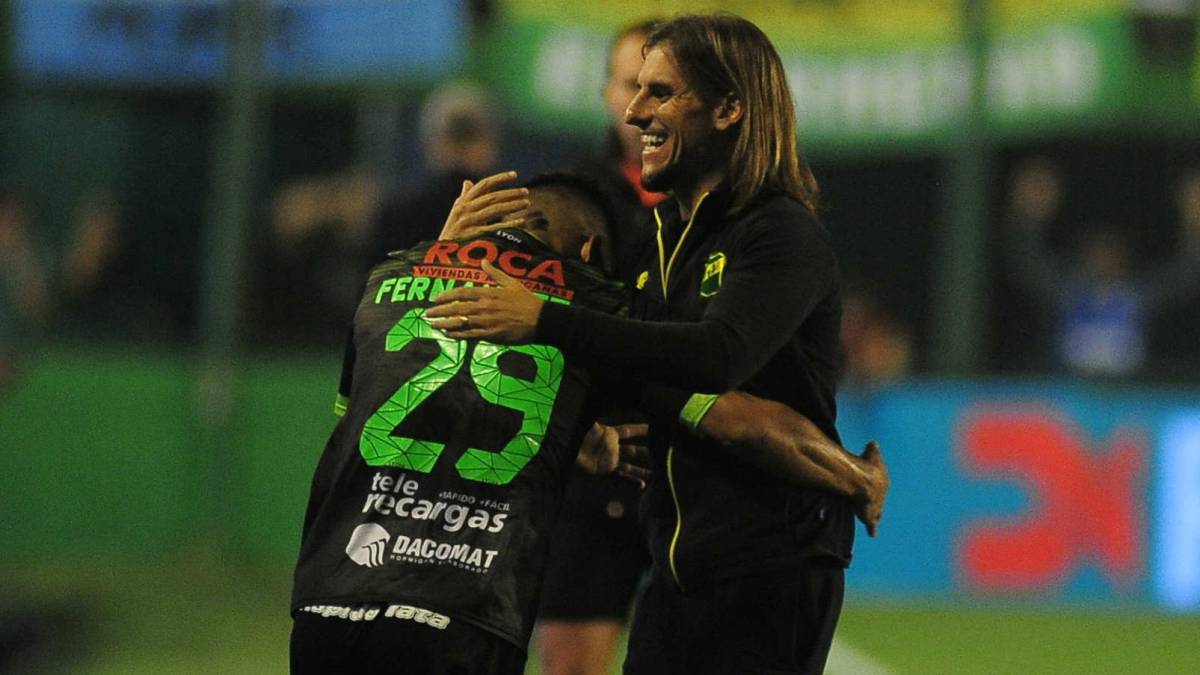 Defensa ganó y acecha al líder