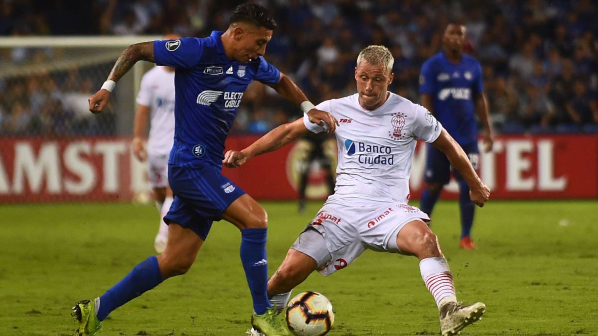 Emelec y Huracán no dejaron buenos destellos en un insulso empate a cero.