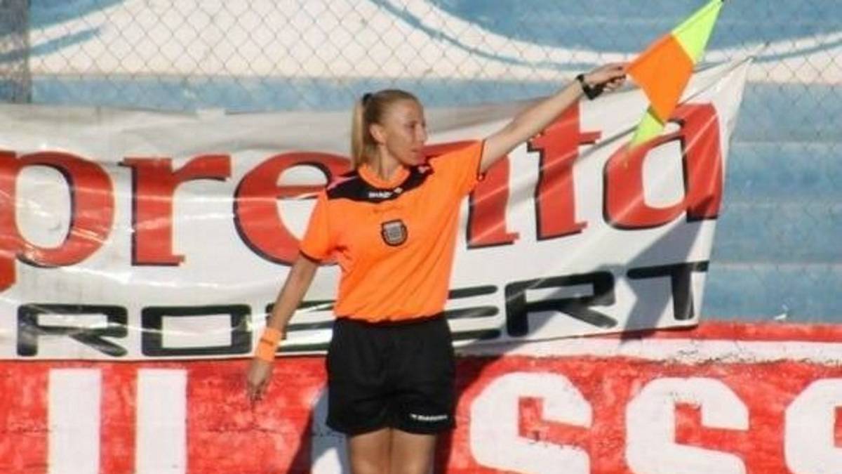 Rosana Paz, árbitra asistente agredida en Argentina.