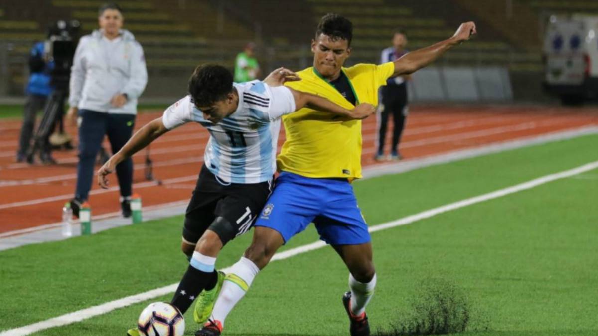 Argentina golea a Brasil y clasifica al Hexagonal