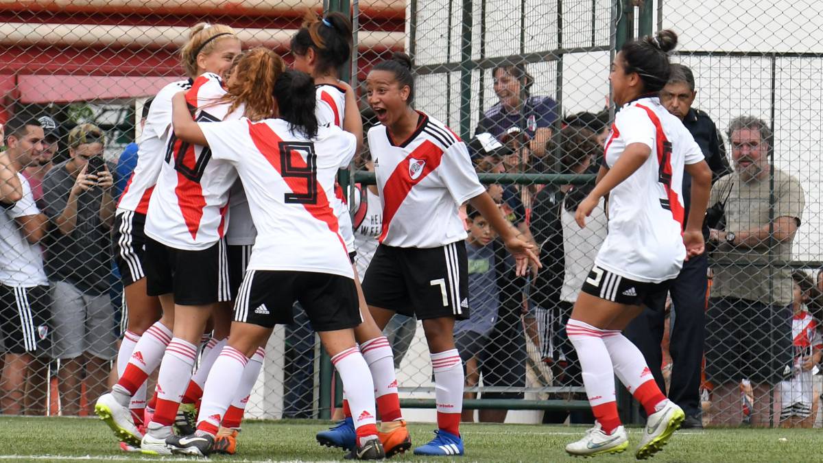 Fútbol femenino Las mujeres de River y Racing jugarán en el Monumental