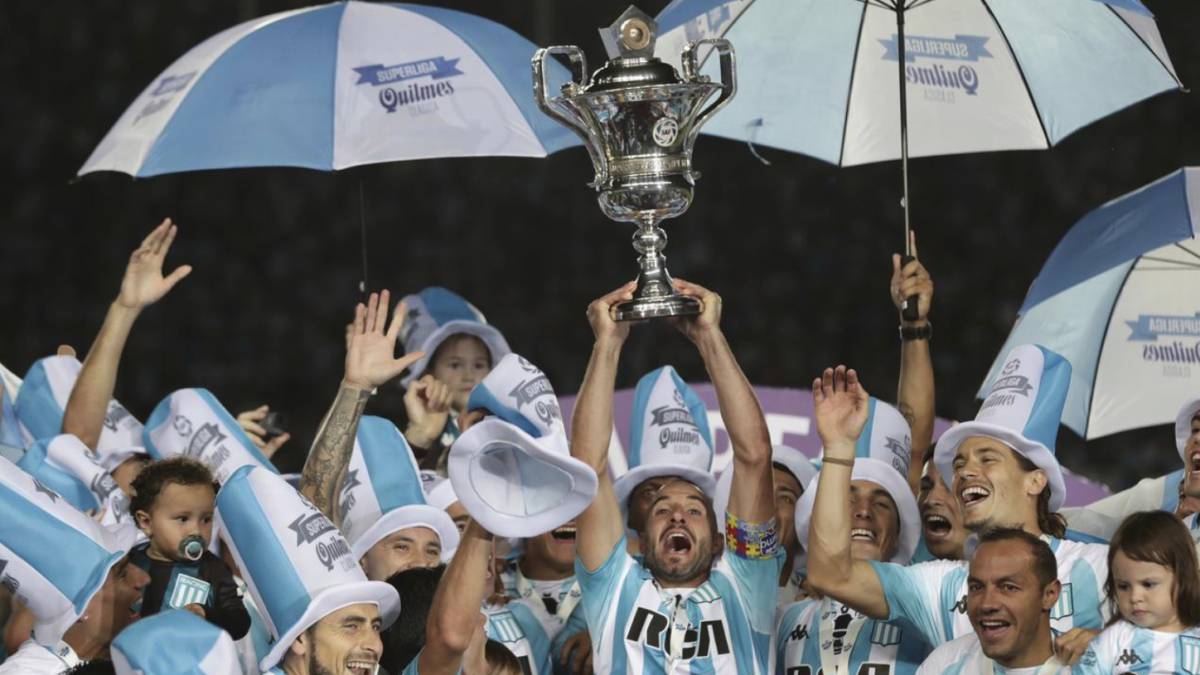 Empate entre Racing y Defensa en la fiesta del campeón