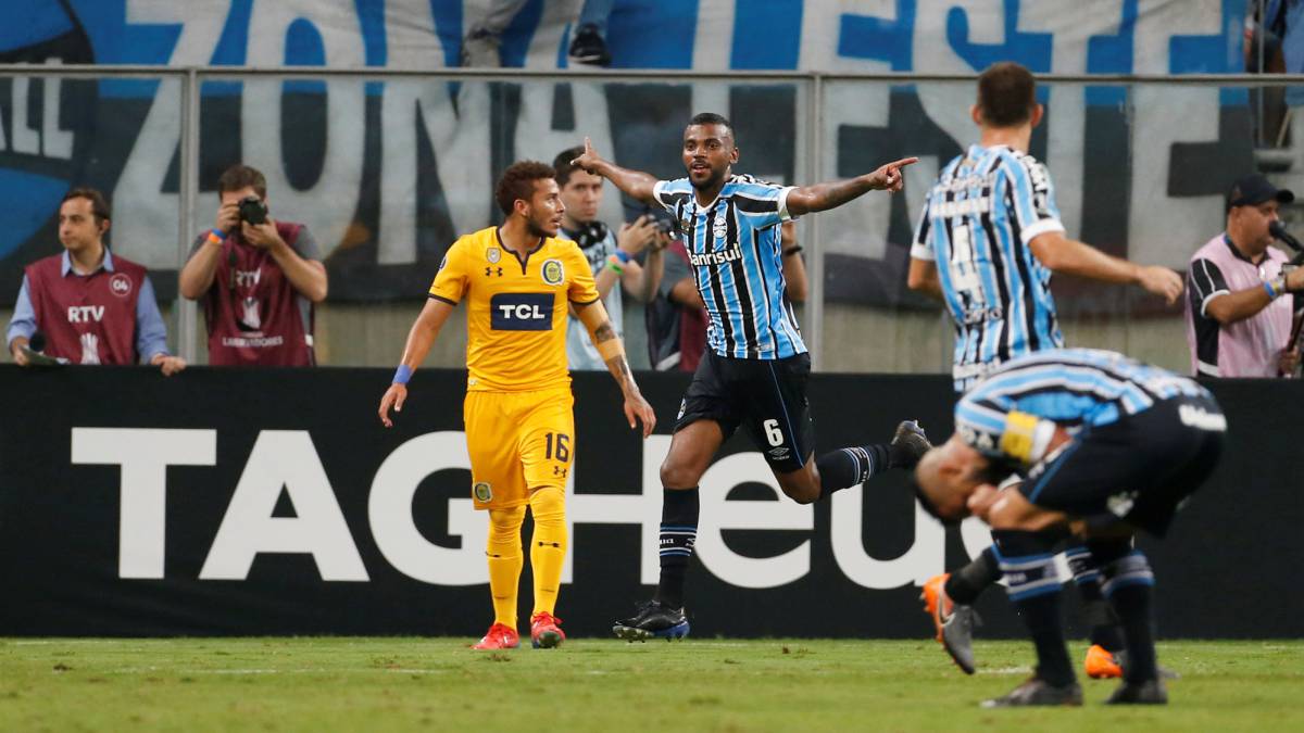 El equipo rosarino cayó derrotado con claridad ante Gremio y queda sin opciones de alcanzar los octavos de final con dos fechas aún por jugar.