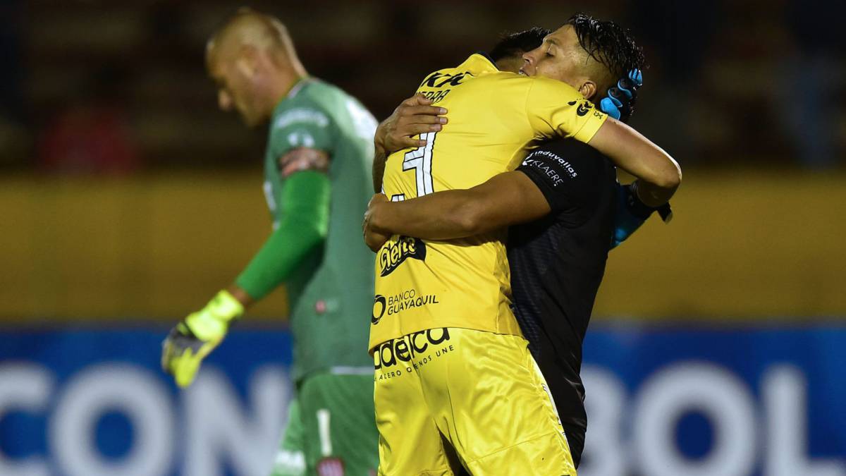 El cuadro santafesino no pudo mantener la renta lograda en el duelo de ida y desde los once metros Independiente del Valle se mostró más certero.
