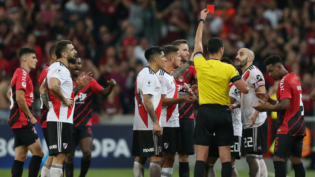 Casco se perdería la revancha y un partido de la Libertadores