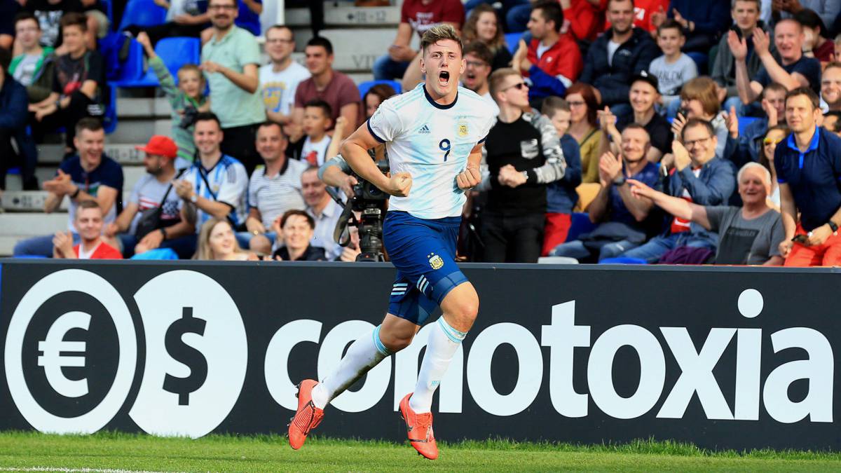 Argentina pasa a octavos de final después de ganarle a Portugal