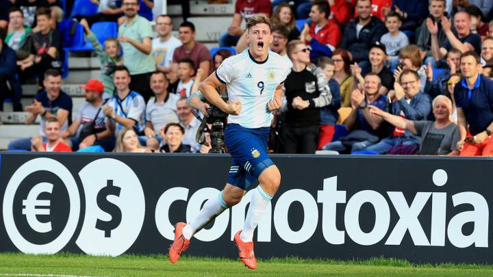 Argentina pasa a octavos de final después de ganarle a Portugal