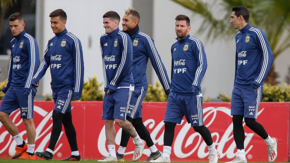La duda de Scaloni para el debut: Paredes o Pereyra