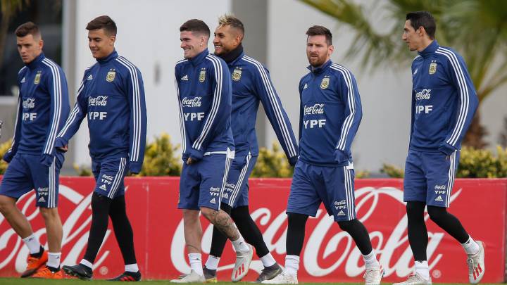 La duda de Scaloni para el debut: Paredes o Pereyra